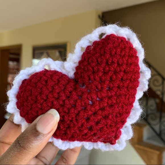 Crochet fringe heart - Picture 1 of 1